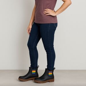 Bogs Holly Chelsea Waterproof Rain Boots – Pride Rainbow – Women’s 8 / EU 39